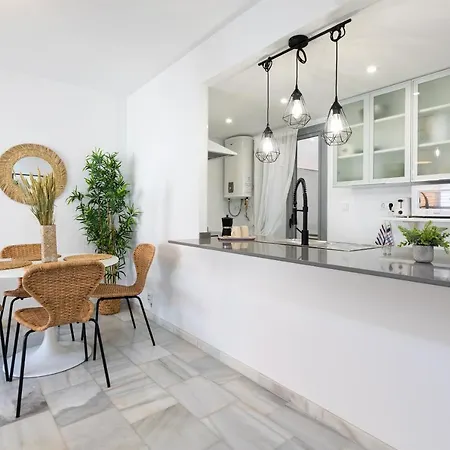 Apartment Holidays2malaga Olletas 2 Bedrooms & 2 Bathrooms With Patio Malaga